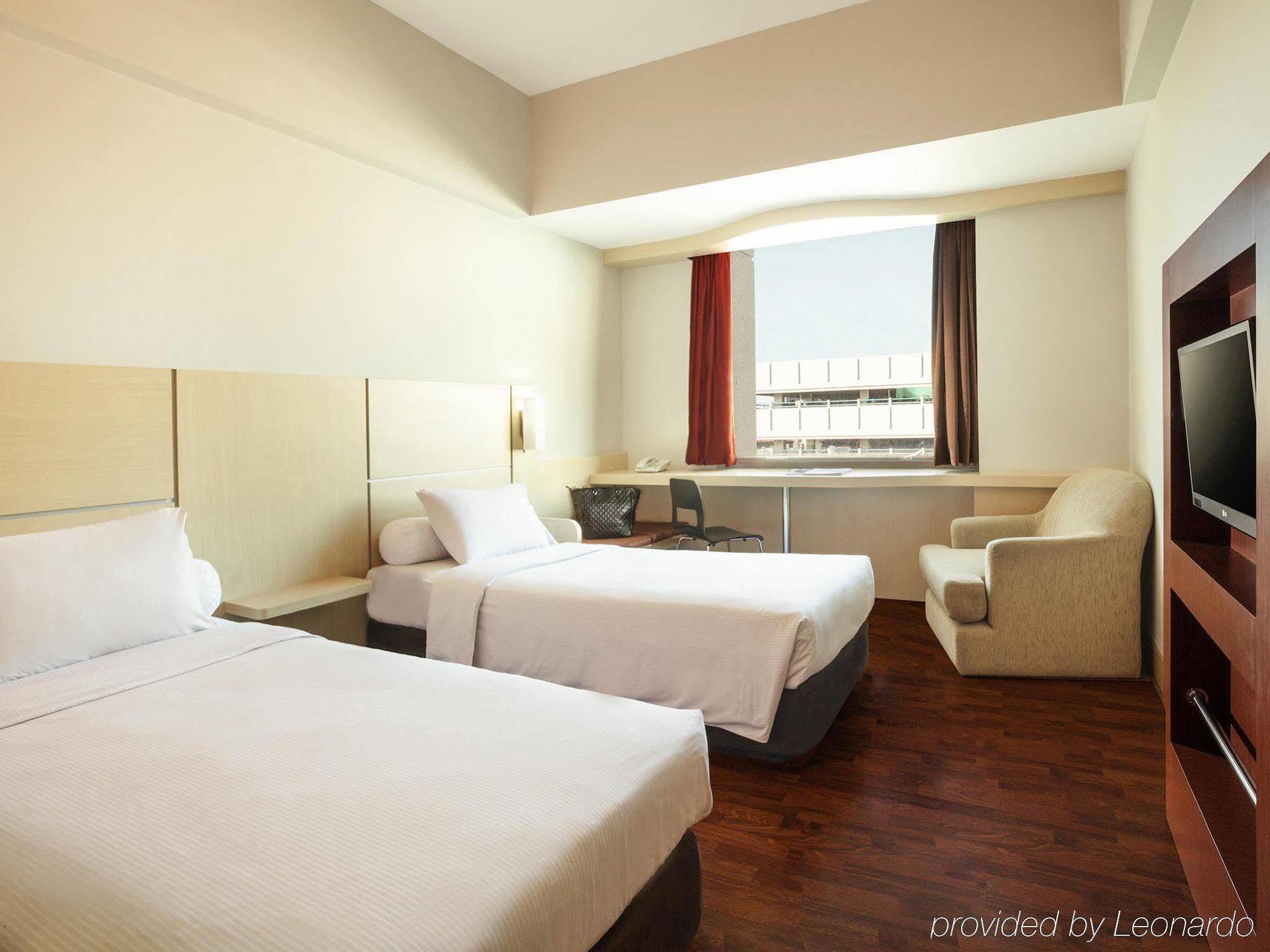Ibis Mangga Dua Hotel Jakarta Exterior photo