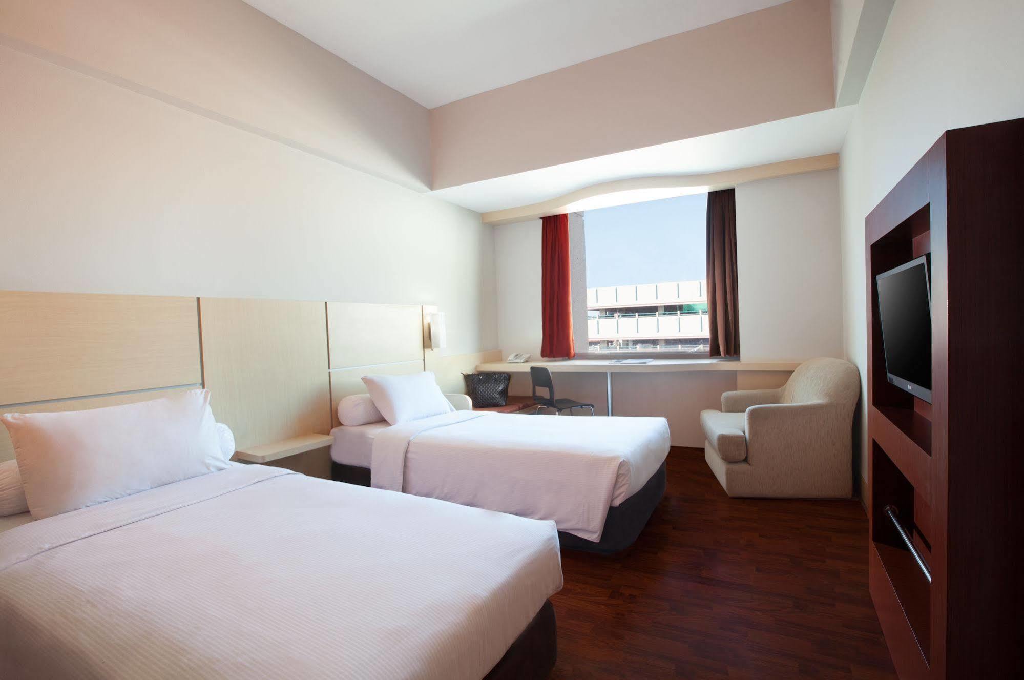 Ibis Mangga Dua Hotel Jakarta Exterior photo
